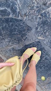 Duygu Özaslan feet photo thumbnail