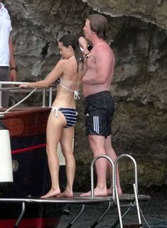 Emilia Clarke feet photo thumbnail