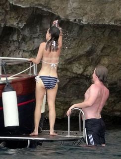 Emilia Clarke feet photo thumbnail