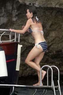 Emilia Clarke feet photo thumbnail