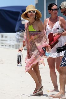 Giada De Laurentiis feet photo thumbnail
