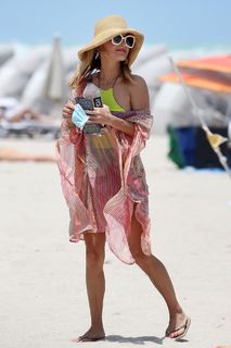 Giada De Laurentiis feet photo thumbnail
