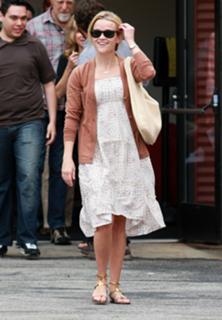 Reese Witherspoon feet photo thumbnail
