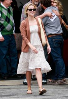 Reese Witherspoon feet photo thumbnail