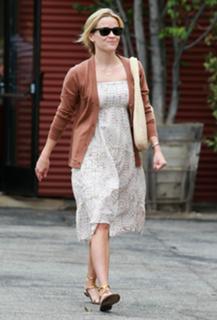 Reese Witherspoon feet photo thumbnail