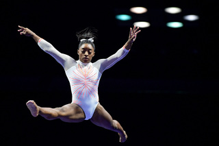 Simone Biles feet photo thumbnail