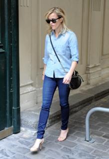 Reese Witherspoon feet photo thumbnail