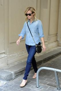 Reese Witherspoon feet photo thumbnail