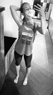 Kendra Wilkinson feet photo thumbnail