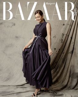 Dia Mirza feet photo thumbnail