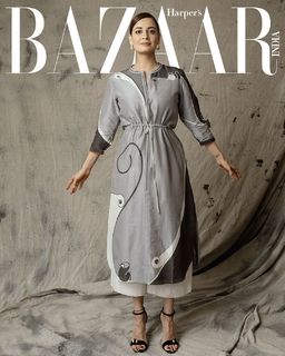 Dia Mirza feet photo thumbnail