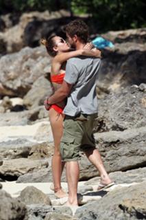 Miley Cyrus feet photo thumbnail