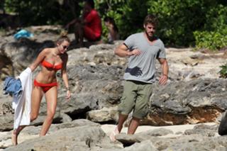 Miley Cyrus feet photo thumbnail