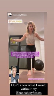 Tara Lipinski feet photo thumbnail