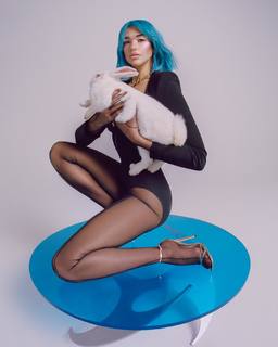 Dua Lipa feet photo thumbnail