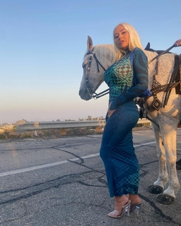 Christina Aguilera feet photo thumbnail