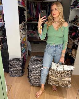 Chiara Ferragni feet photo thumbnail