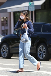 Jordana Brewster feet photo thumbnail
