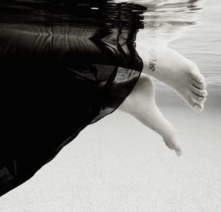 Shruti Haasan feet photo thumbnail