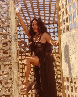 Vanessa Hudgens feet photo thumbnail