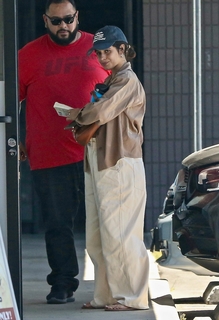 Camila Cabello feet photo thumbnail
