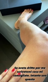 Caterina Balivo feet photo thumbnail