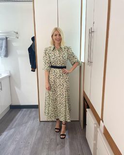 Holly Willoughby feet photo thumbnail