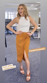 Amanda Holden feet photo thumbnail