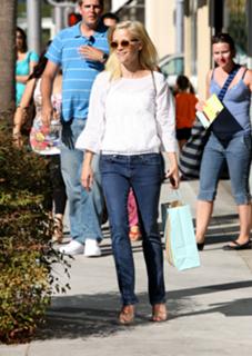 Reese Witherspoon feet photo thumbnail