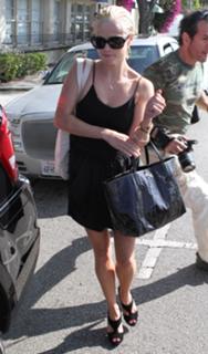 Reese Witherspoon feet photo thumbnail