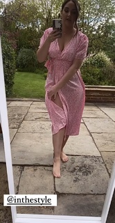 Jacqueline Jossa feet photo thumbnail