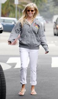 Reese Witherspoon feet photo thumbnail