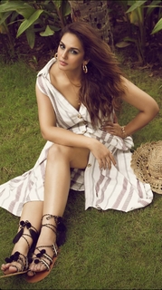 Huma Qureshi feet photo thumbnail