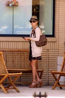 Reese Witherspoon feet photo thumbnail