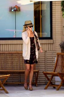 Reese Witherspoon feet photo thumbnail
