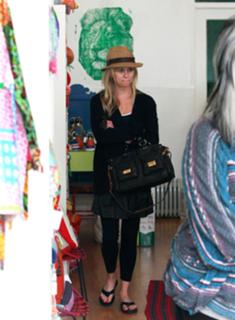 Reese Witherspoon feet photo thumbnail