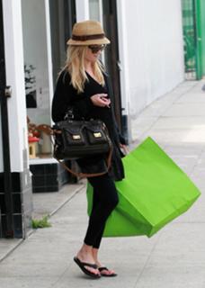 Reese Witherspoon feet photo thumbnail