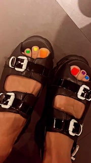 Heidi Klum feet photo thumbnail