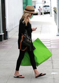 Reese Witherspoon feet photo thumbnail