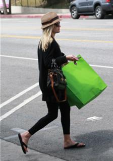 Reese Witherspoon feet photo thumbnail