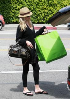 Reese Witherspoon feet photo thumbnail