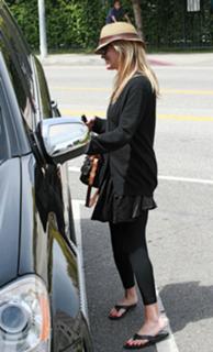 Reese Witherspoon feet photo thumbnail