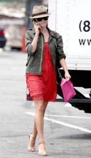 Reese Witherspoon feet photo thumbnail