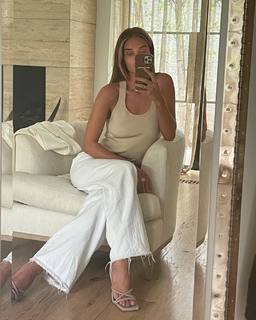 Rosie Huntington-Whiteley feet photo thumbnail