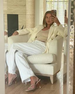 Rosie Huntington-Whiteley feet photo thumbnail