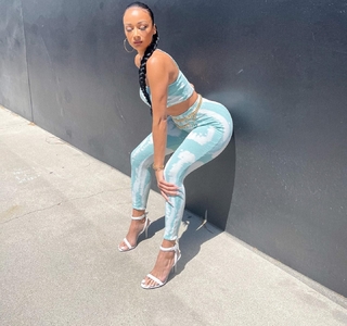 Draya Michele feet photo thumbnail