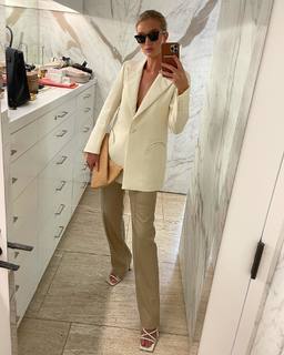Rosie Huntington-Whiteley feet photo thumbnail