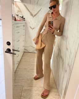 Rosie Huntington-Whiteley feet photo thumbnail