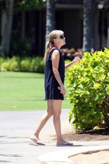 Reese Witherspoon feet photo thumbnail
