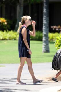 Reese Witherspoon feet photo thumbnail